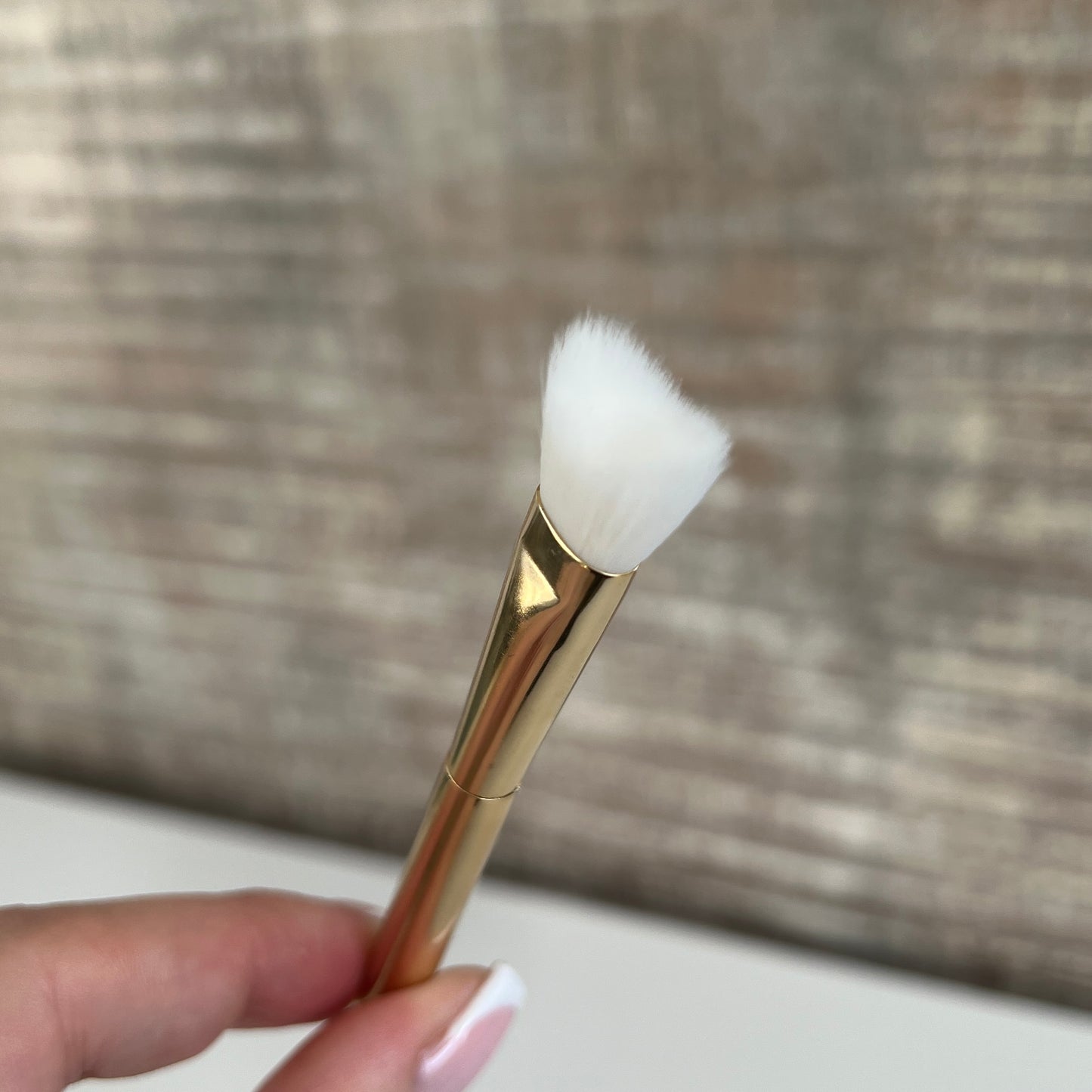 Curved Lash Shampoo Brush with Stand