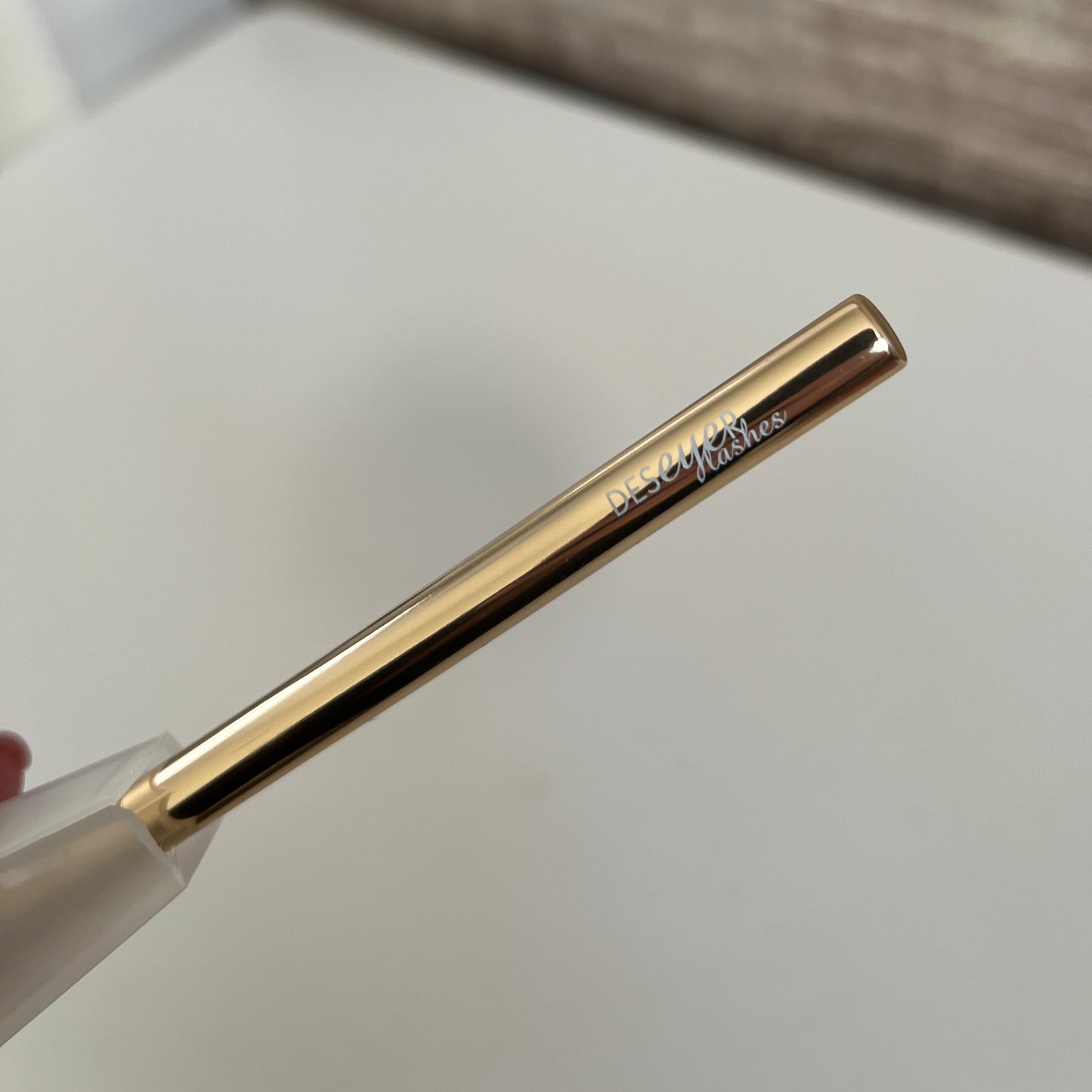 Curved Lash Shampoo Brush with Stand
