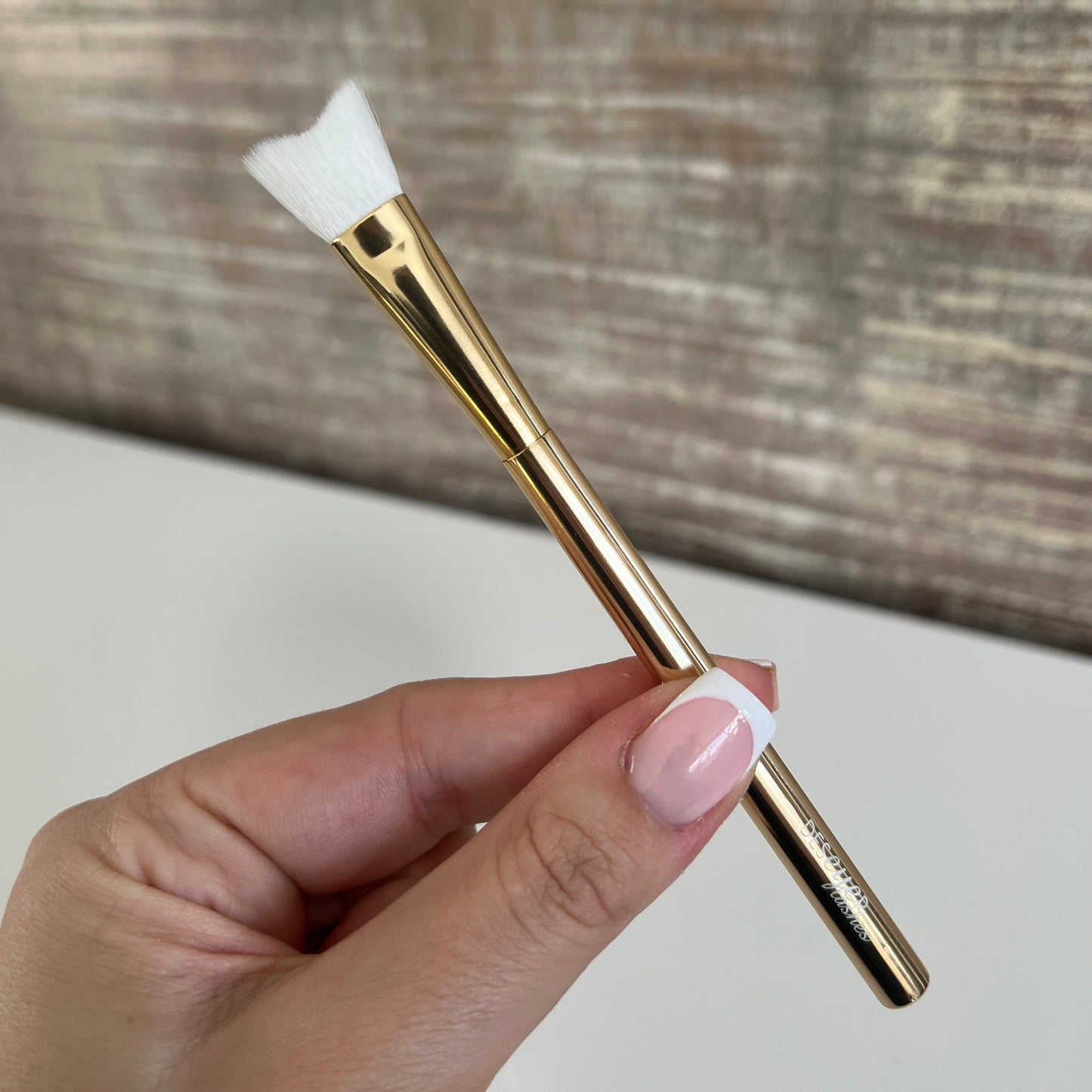 Curved Lash Shampoo Brush with Stand